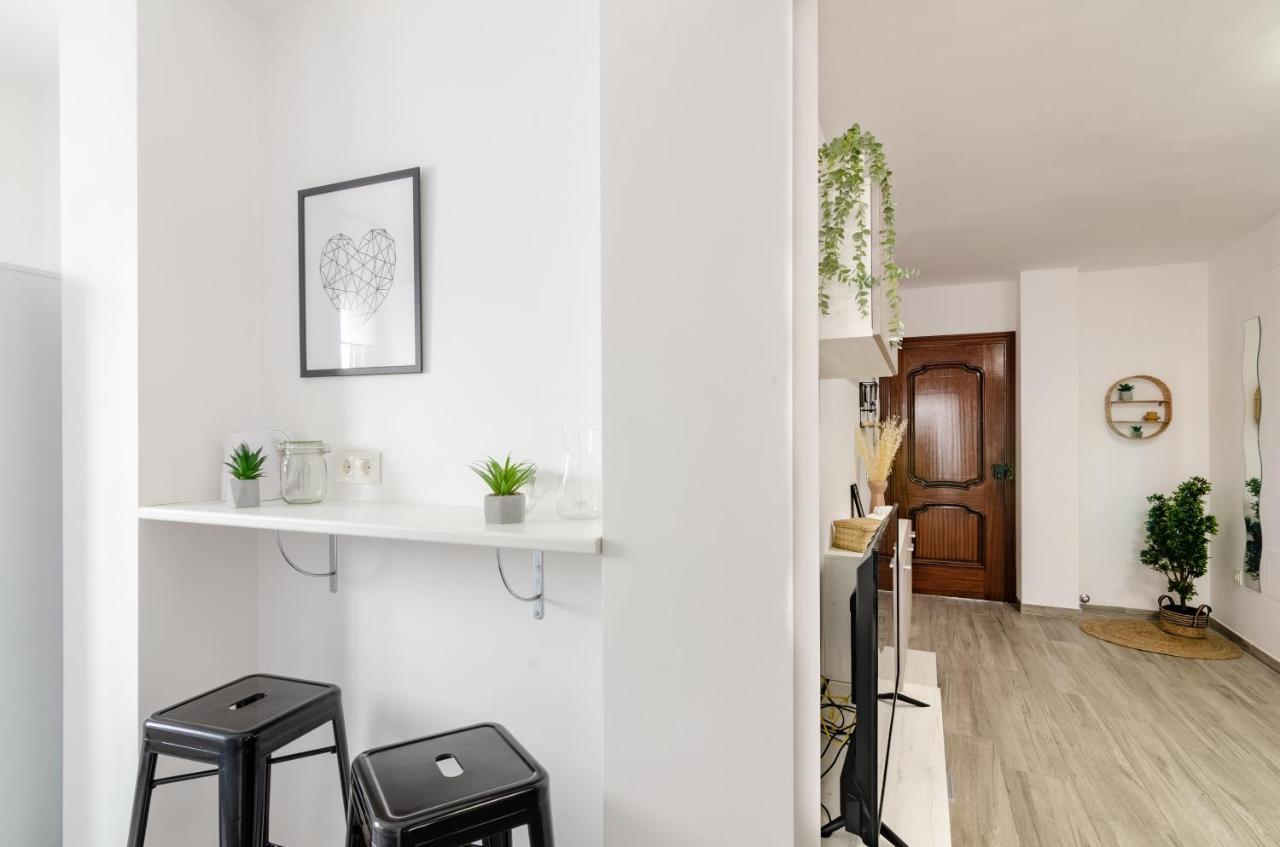 Wintowinrentals Your Home Steps From The Center Малага Екстериор снимка