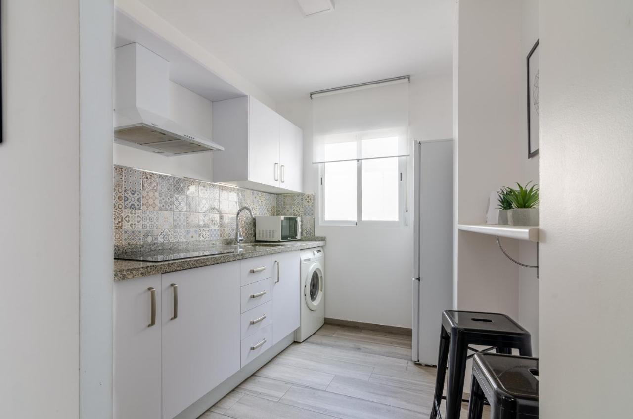 Wintowinrentals Your Home Steps From The Center Малага Екстериор снимка