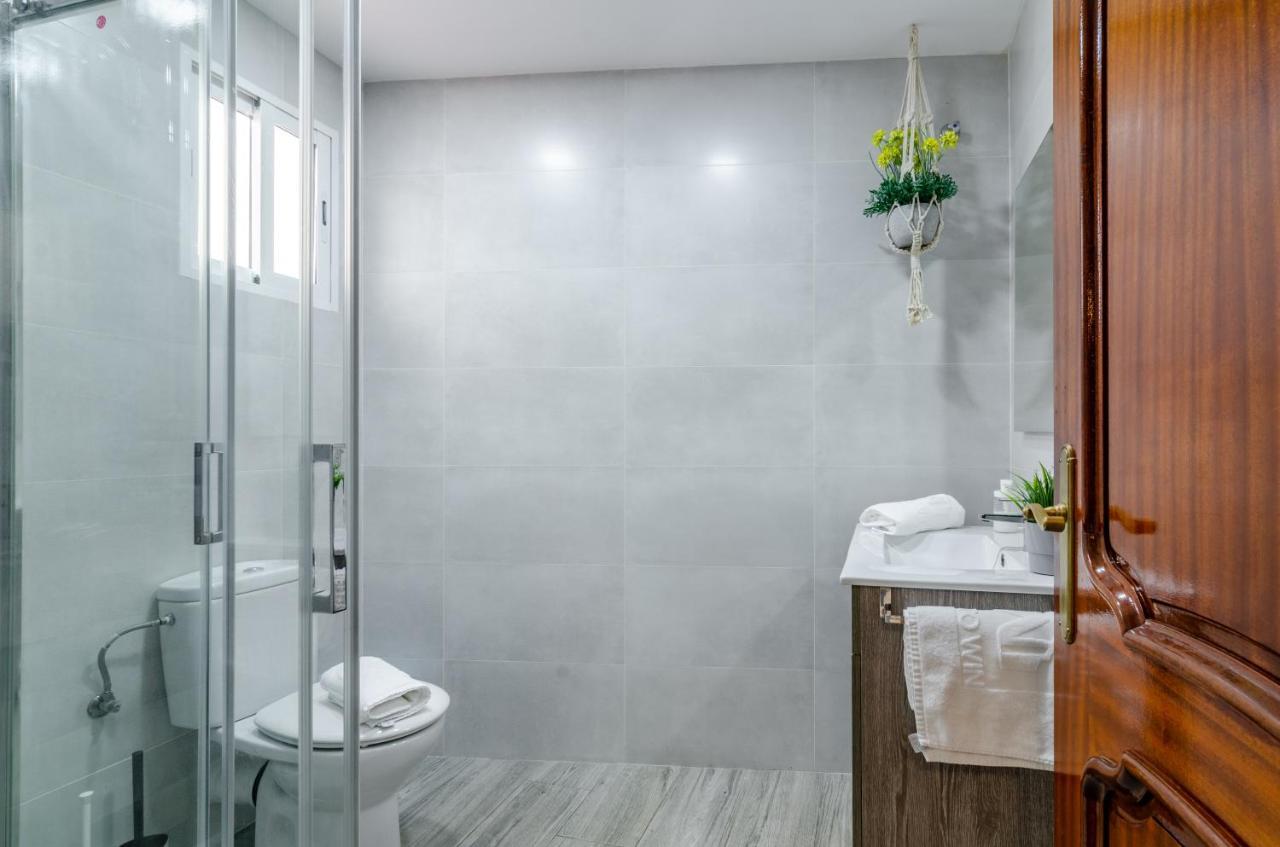 Wintowinrentals Your Home Steps From The Center Малага Екстериор снимка