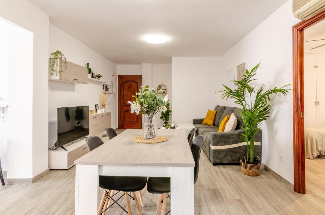 Wintowinrentals Your Home Steps From The Center Малага Екстериор снимка