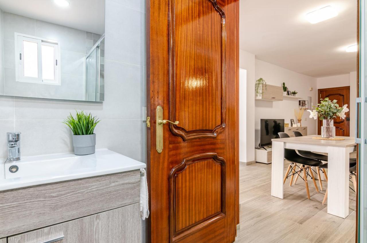 Wintowinrentals Your Home Steps From The Center Малага Екстериор снимка
