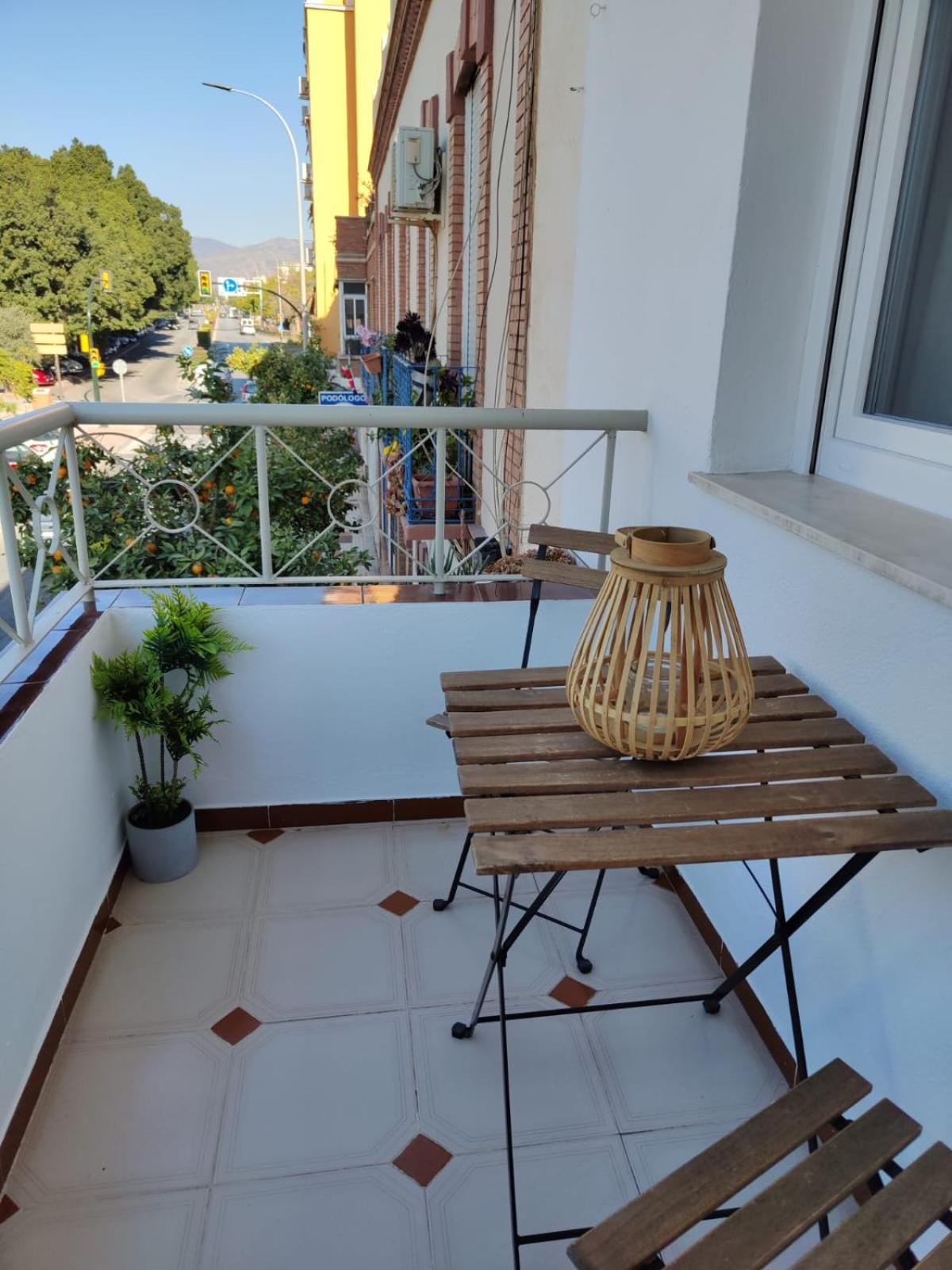 Wintowinrentals Your Home Steps From The Center Малага Екстериор снимка